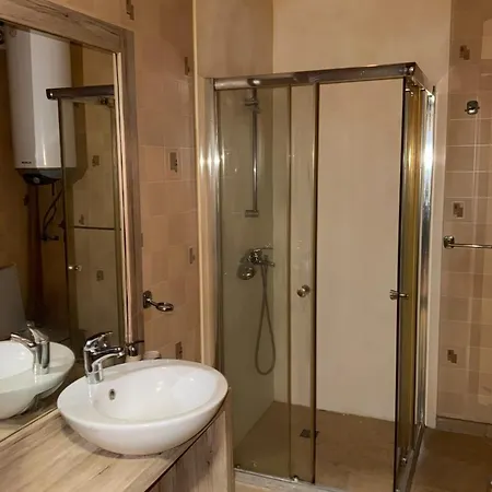 Apartment Golden Escape *