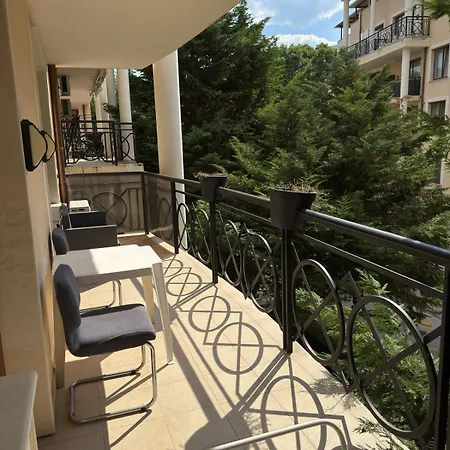 Golden Escape Apartment